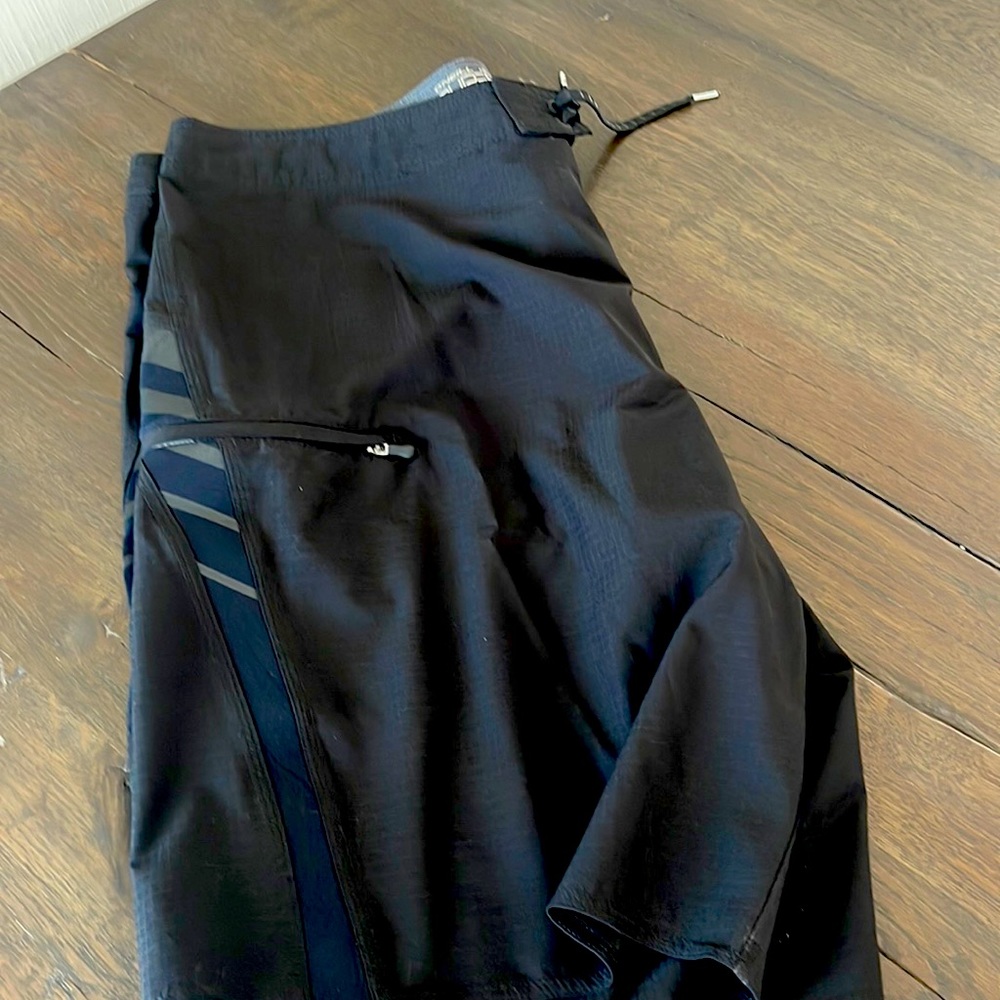 Men’s 38 O’Neil superfreak board shorts black